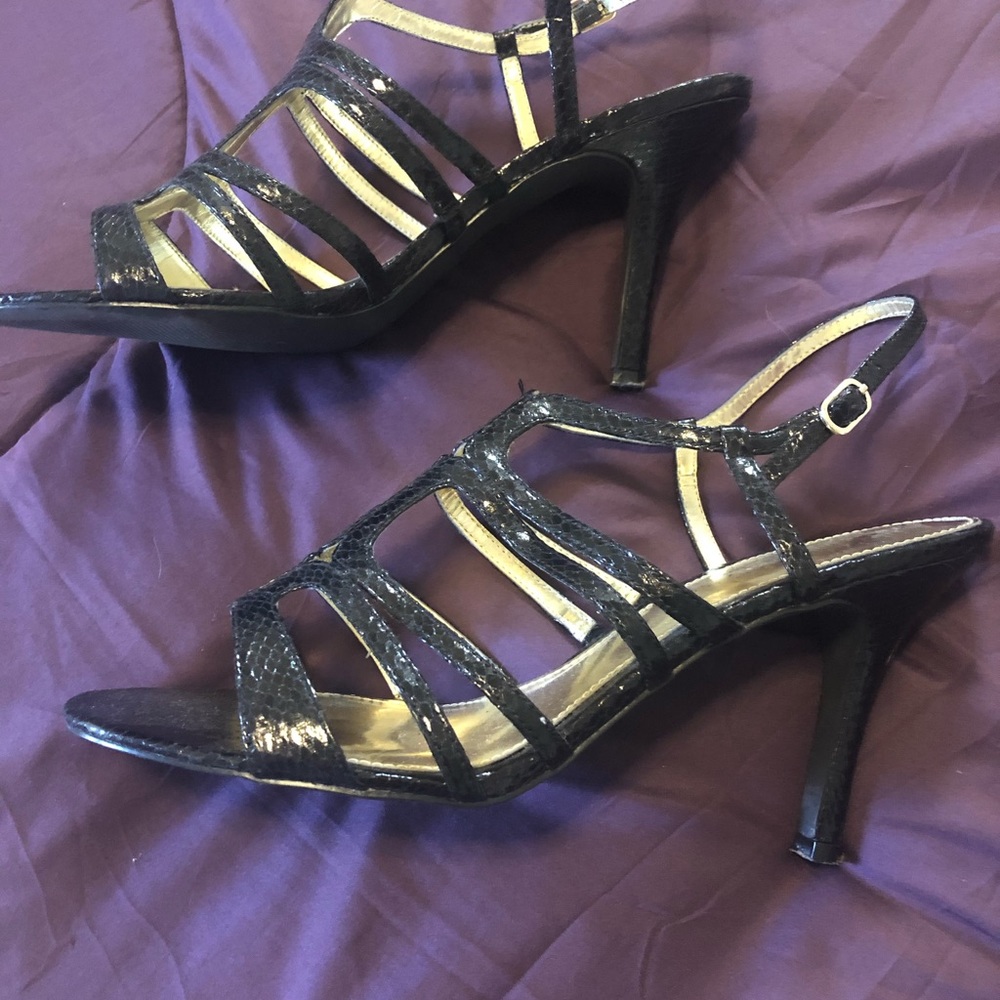 Sandals - Picture 2 of 5